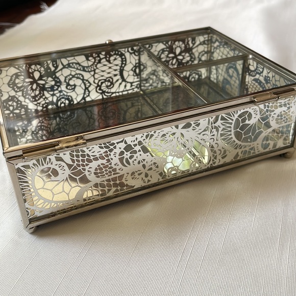 Tahari Home silver lace filigree glass mirror box for jewelry display keepsake - Picture 9 of 12